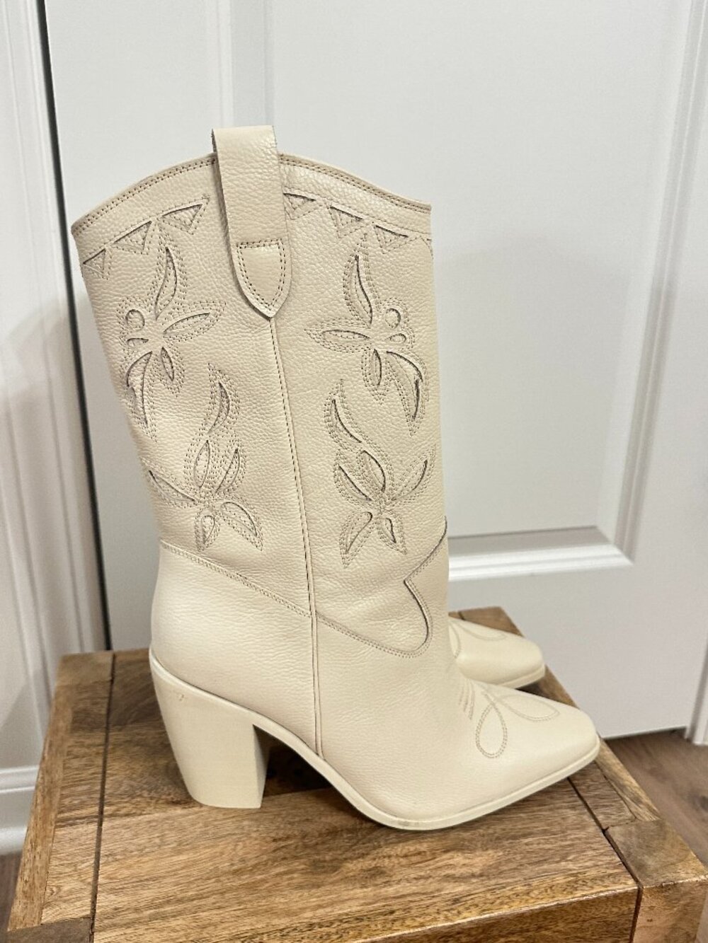 VINCE CAMUTO Alisah Square Toe Western Boot in Rich Cream Size US 9 - Picture 4 of 8